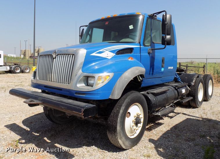 image for item DG4066 2007 International 7600 semi truck
