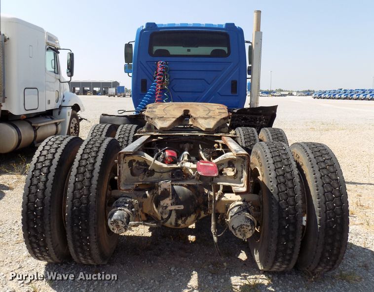 image for item DG4066 2007 International 7600 semi truck