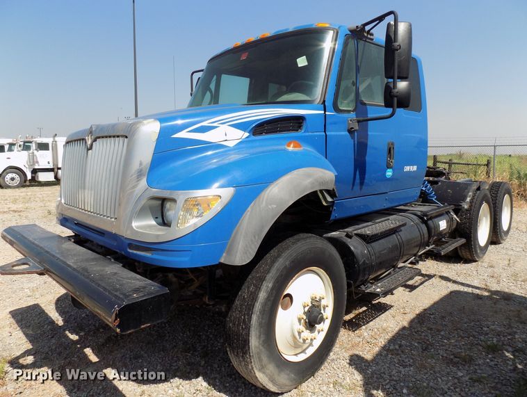 image for item DG4066 2007 International 7600 semi truck