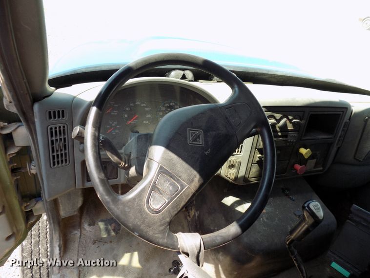 image for item DG4066 2007 International 7600 semi truck