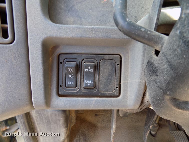 image for item DG4066 2007 International 7600 semi truck