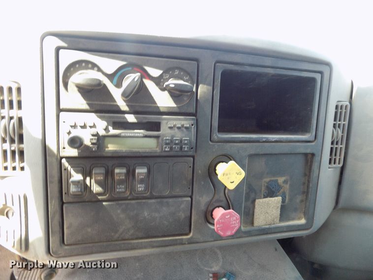 image for item DG4066 2007 International 7600 semi truck