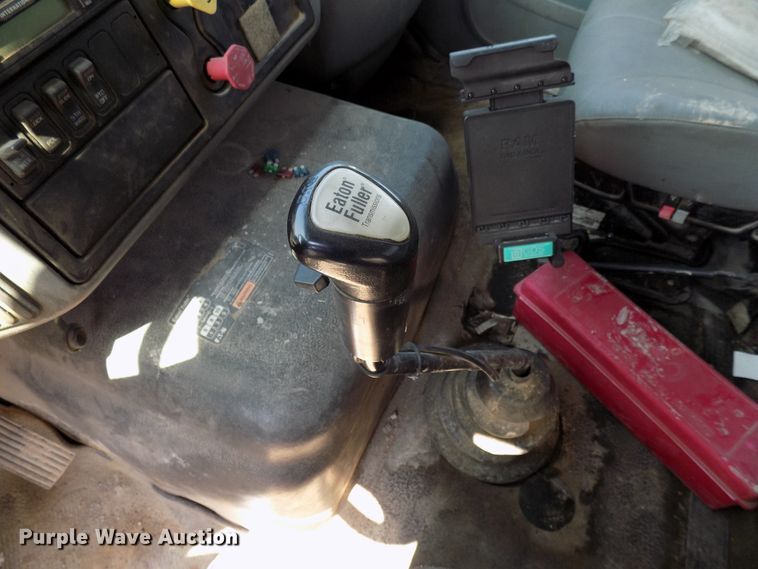 image for item DG4066 2007 International 7600 semi truck