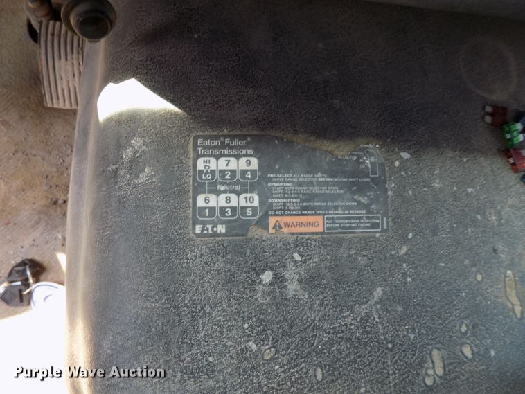 image for item DG4066 2007 International 7600 semi truck