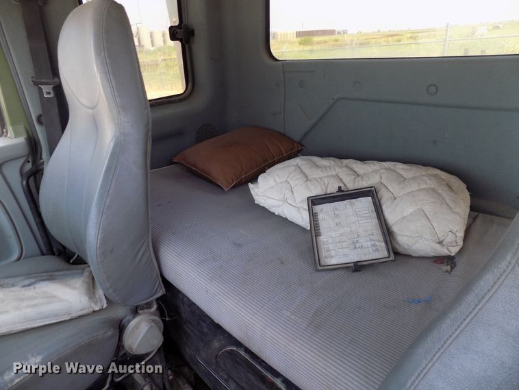 image for item DG4066 2007 International 7600 semi truck