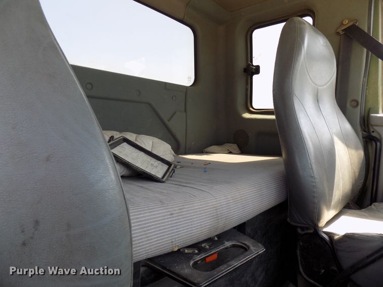 image for item DG4066 2007 International 7600 semi truck