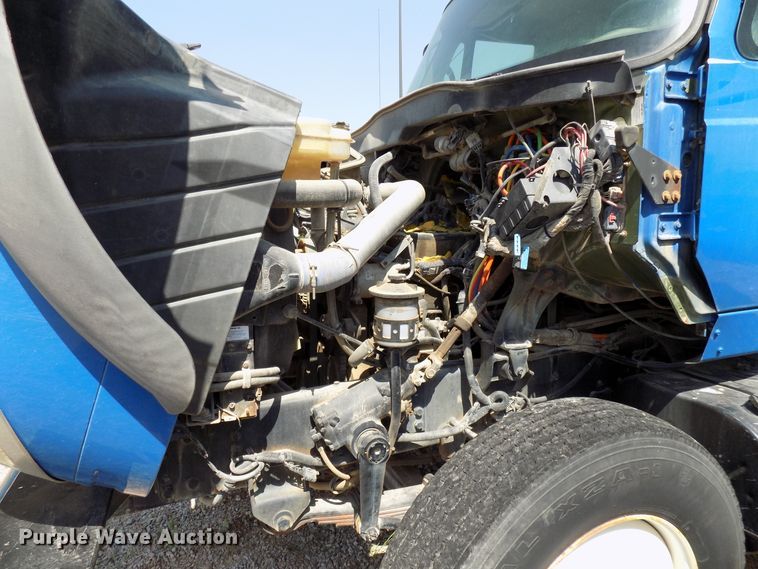 image for item DG4066 2007 International 7600 semi truck