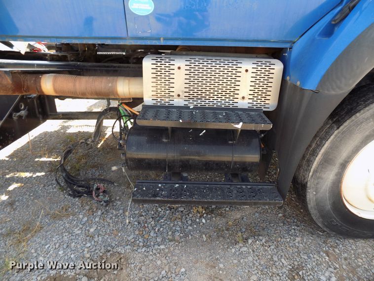 image for item DG4066 2007 International 7600 semi truck