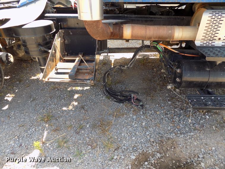 image for item DG4066 2007 International 7600 semi truck