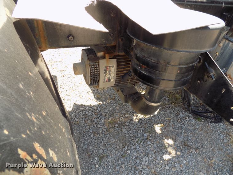 image for item DG4066 2007 International 7600 semi truck