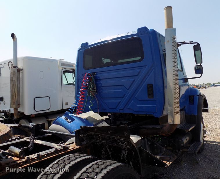 image for item DG4066 2007 International 7600 semi truck