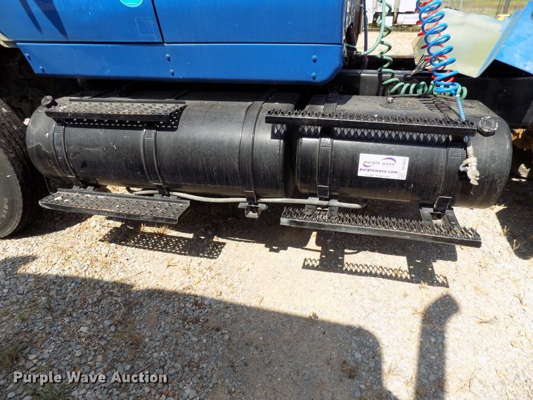 image for item DG4066 2007 International 7600 semi truck