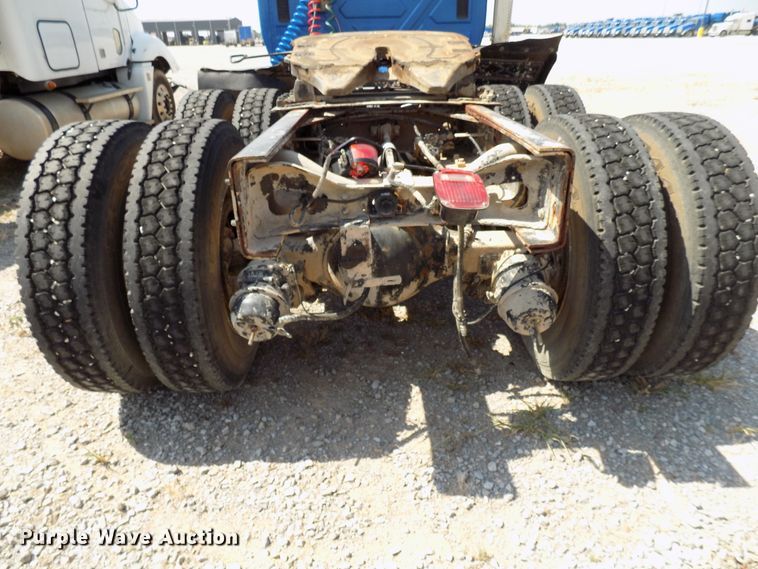 image for item DG4066 2007 International 7600 semi truck