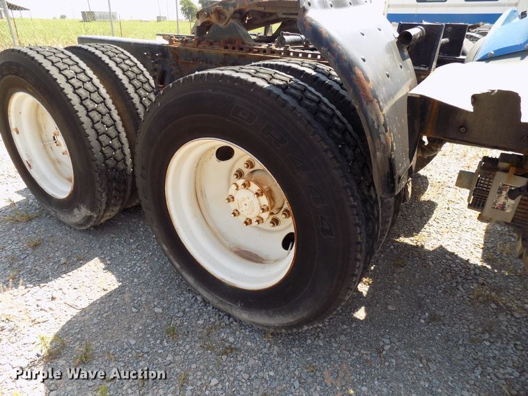 image for item DG4066 2007 International 7600 semi truck