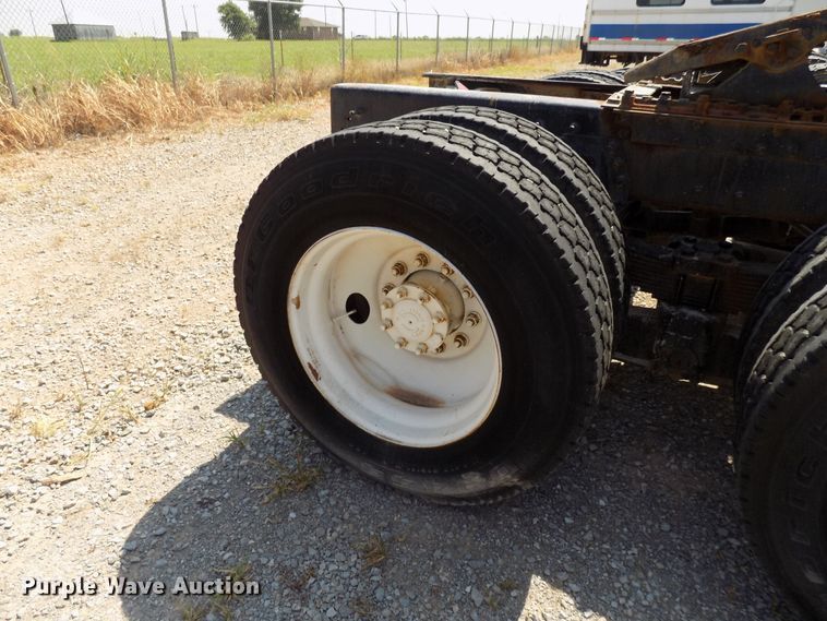 image for item DG4066 2007 International 7600 semi truck