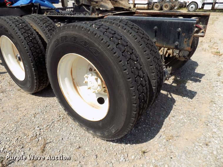 image for item DG4066 2007 International 7600 semi truck