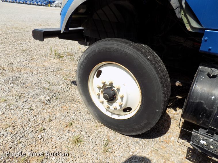 image for item DG4066 2007 International 7600 semi truck