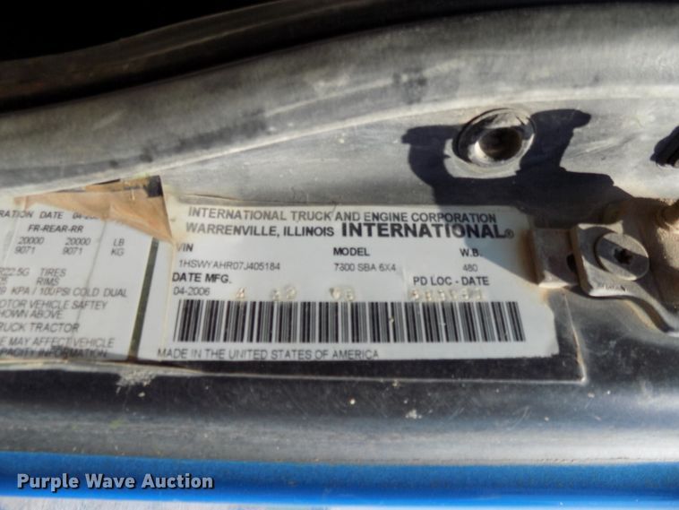 image for item DG4066 2007 International 7600 semi truck