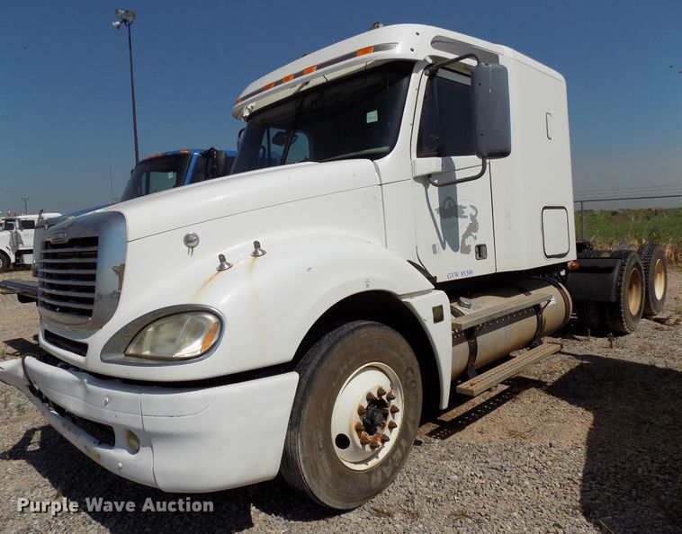 image for item DG4067 2007 Freightliner Columbia semi truck