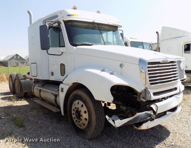 image for item DG4067 2007 Freightliner Columbia semi truck