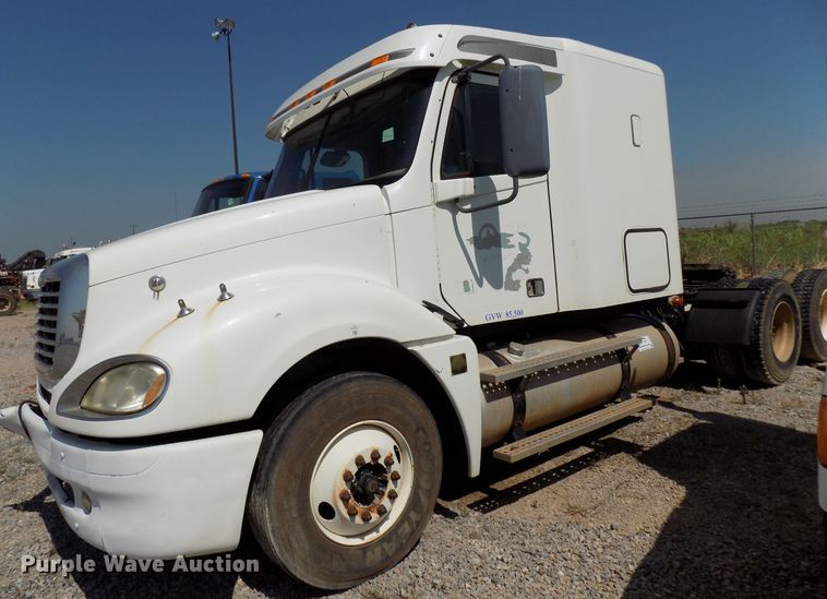 image for item DG4067 2007 Freightliner Columbia semi truck