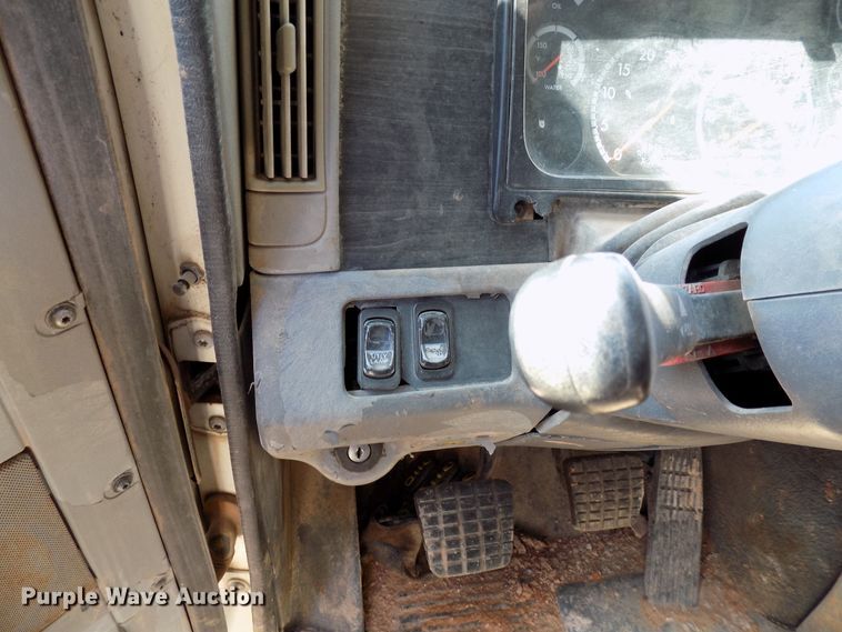 image for item DG4067 2007 Freightliner Columbia semi truck