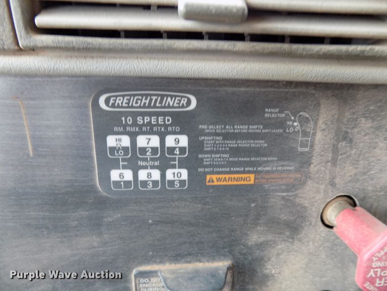 image for item DG4067 2007 Freightliner Columbia semi truck