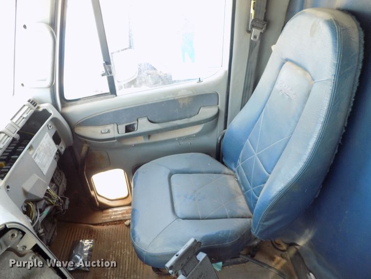 image for item DG4067 2007 Freightliner Columbia semi truck