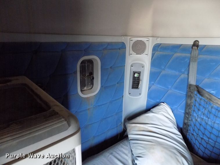 image for item DG4067 2007 Freightliner Columbia semi truck