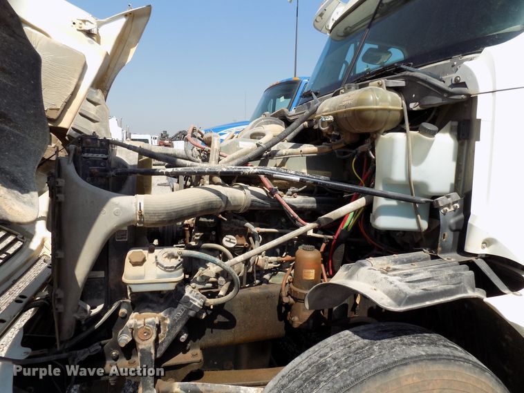 image for item DG4067 2007 Freightliner Columbia semi truck