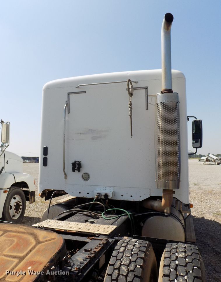 image for item DG4067 2007 Freightliner Columbia semi truck