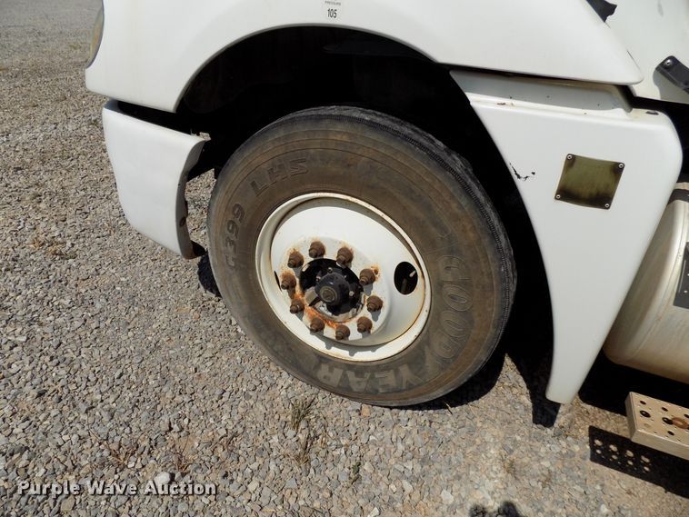 image for item DG4067 2007 Freightliner Columbia semi truck