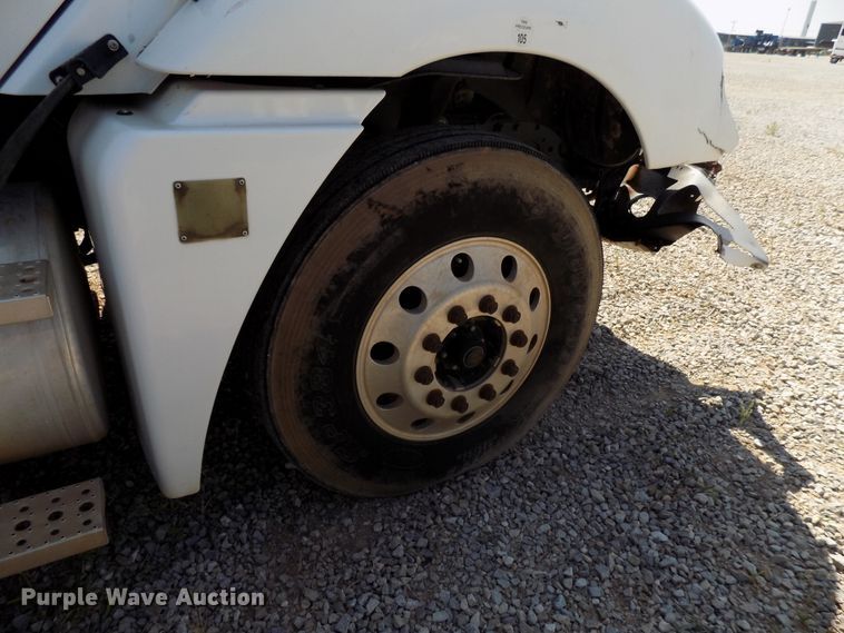 image for item DG4067 2007 Freightliner Columbia semi truck