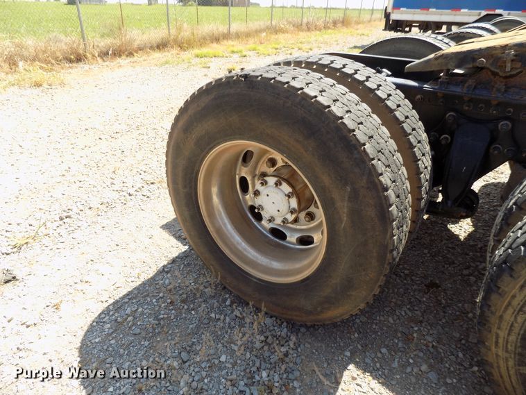 image for item DG4067 2007 Freightliner Columbia semi truck