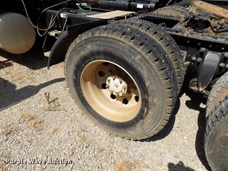 image for item DG4067 2007 Freightliner Columbia semi truck