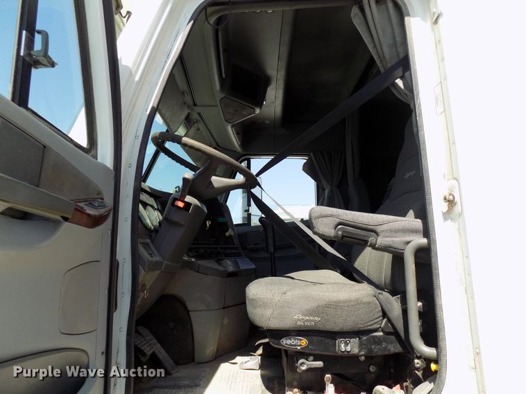 image for item DG4068 2002 Freightliner Century Class ST semi truck