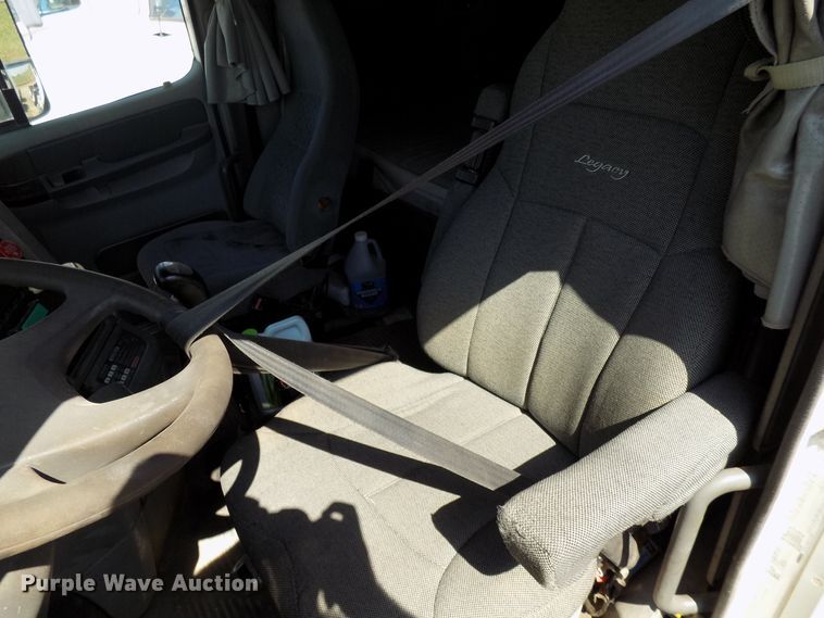 image for item DG4068 2002 Freightliner Century Class ST semi truck