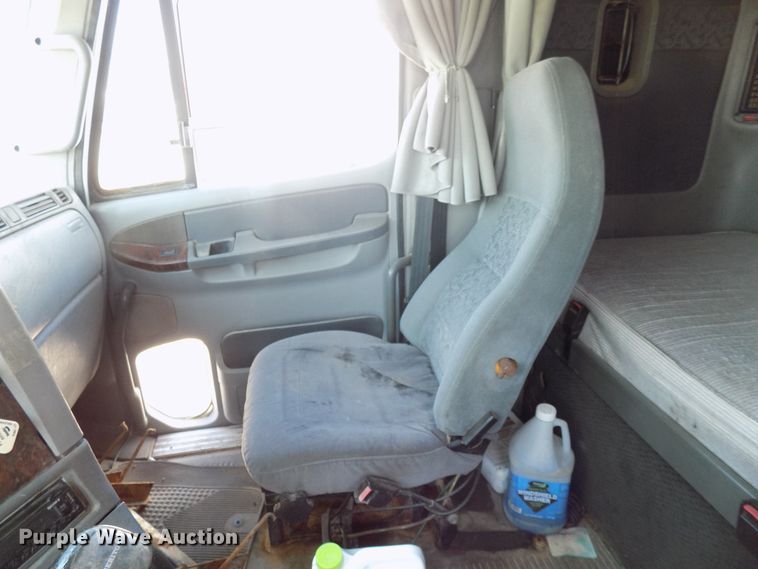 image for item DG4068 2002 Freightliner Century Class ST semi truck