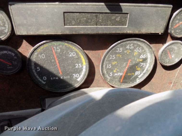 image for item DG4068 2002 Freightliner Century Class ST semi truck