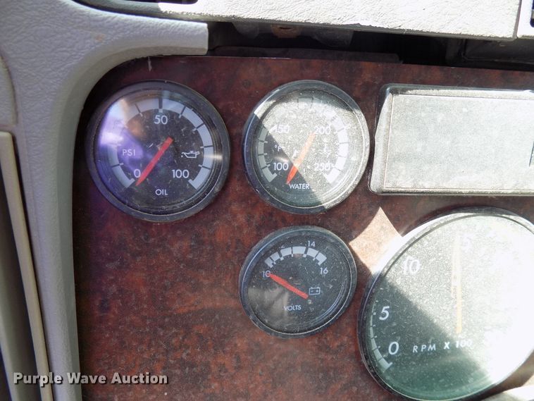 image for item DG4068 2002 Freightliner Century Class ST semi truck