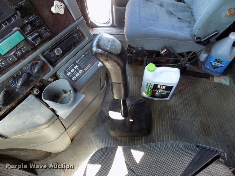 image for item DG4068 2002 Freightliner Century Class ST semi truck