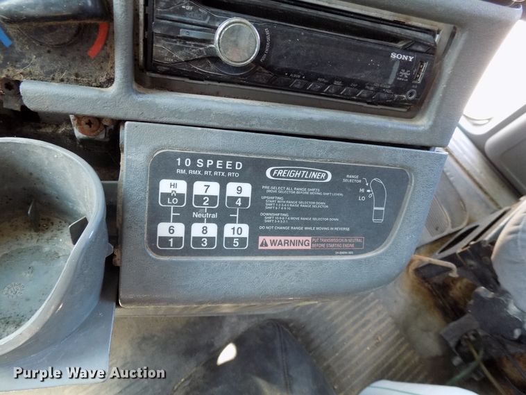 image for item DG4068 2002 Freightliner Century Class ST semi truck