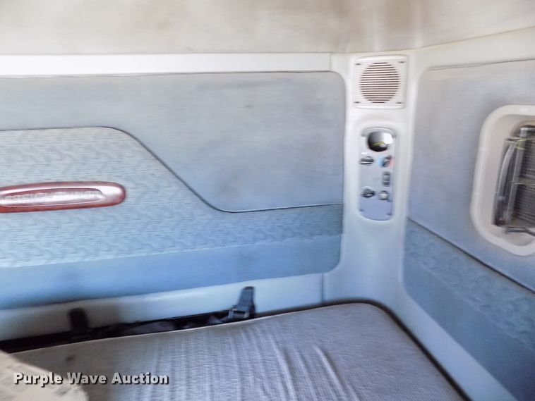 image for item DG4068 2002 Freightliner Century Class ST semi truck