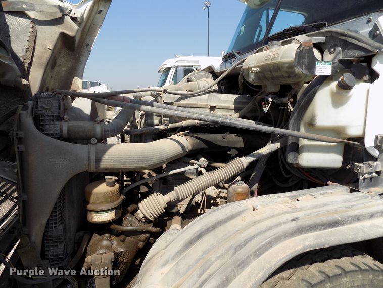 image for item DG4068 2002 Freightliner Century Class ST semi truck