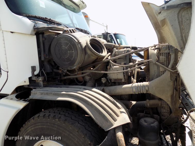 image for item DG4068 2002 Freightliner Century Class ST semi truck