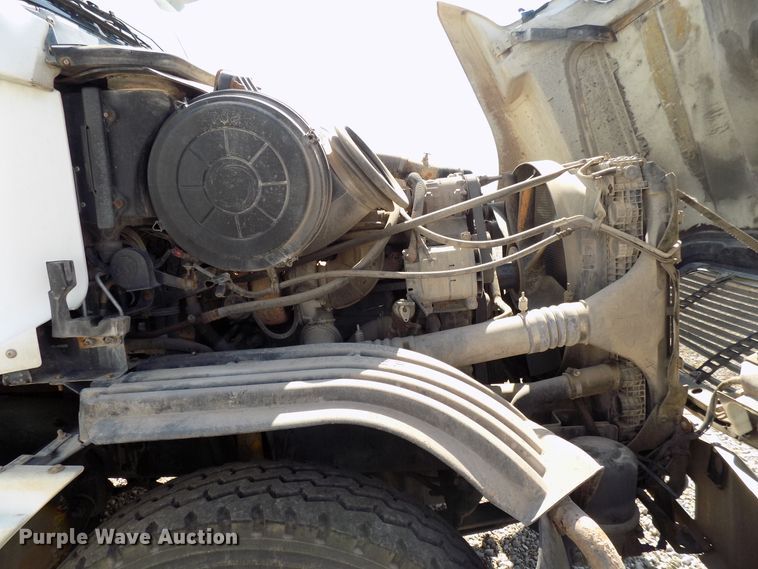 image for item DG4068 2002 Freightliner Century Class ST semi truck