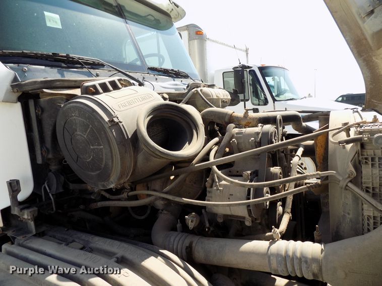 image for item DG4068 2002 Freightliner Century Class ST semi truck