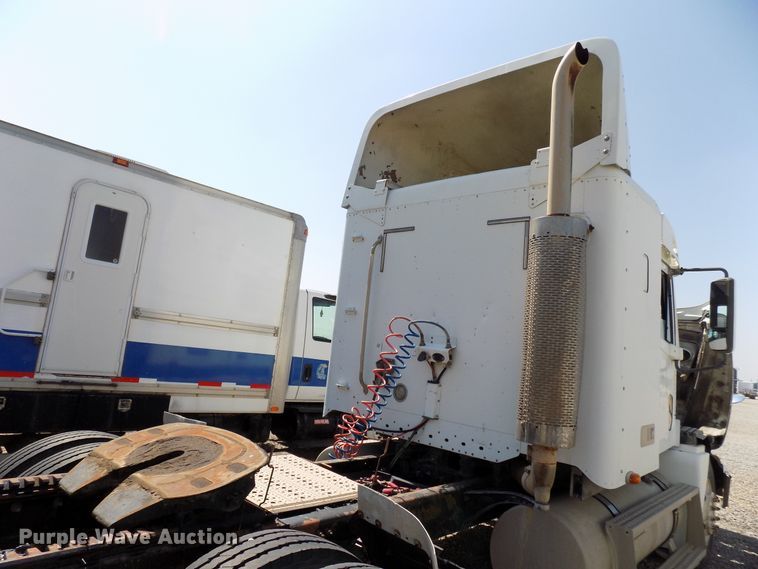 image for item DG4068 2002 Freightliner Century Class ST semi truck