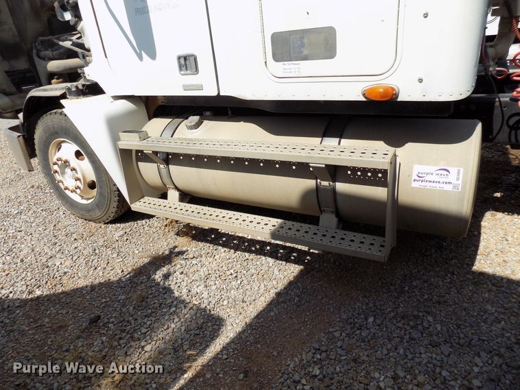 image for item DG4068 2002 Freightliner Century Class ST semi truck