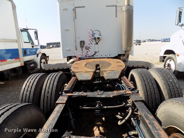 image for item DG4068 2002 Freightliner Century Class ST semi truck